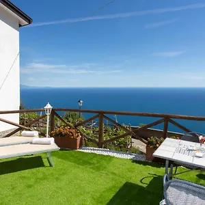 https://holidays-perla-damalfi.hotels-amalfi.com