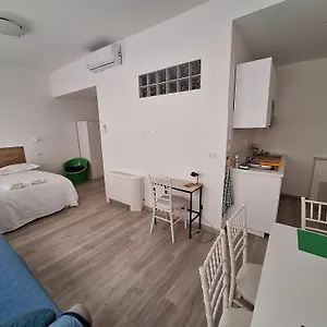 https://monolocale-51.hotelitalianriviera.com